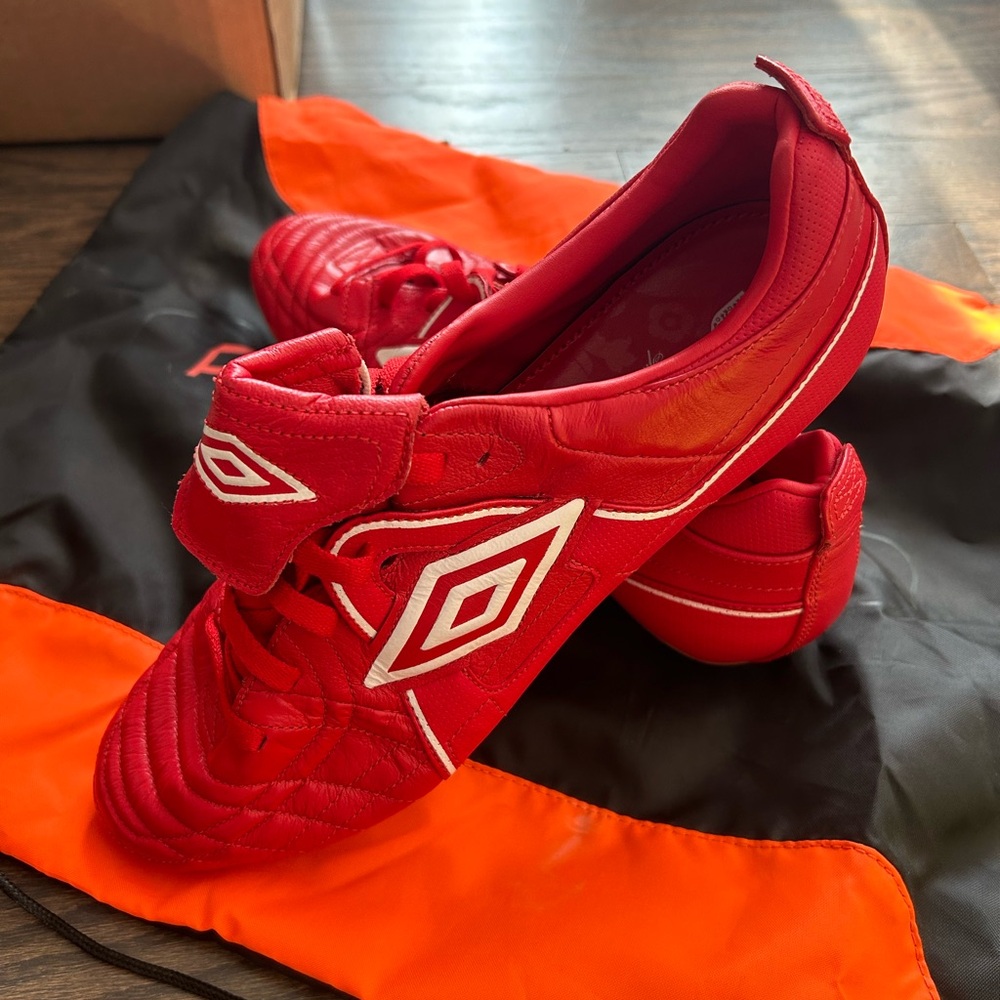 Umbro Red Soccer Shoes - Picture 2 of 3